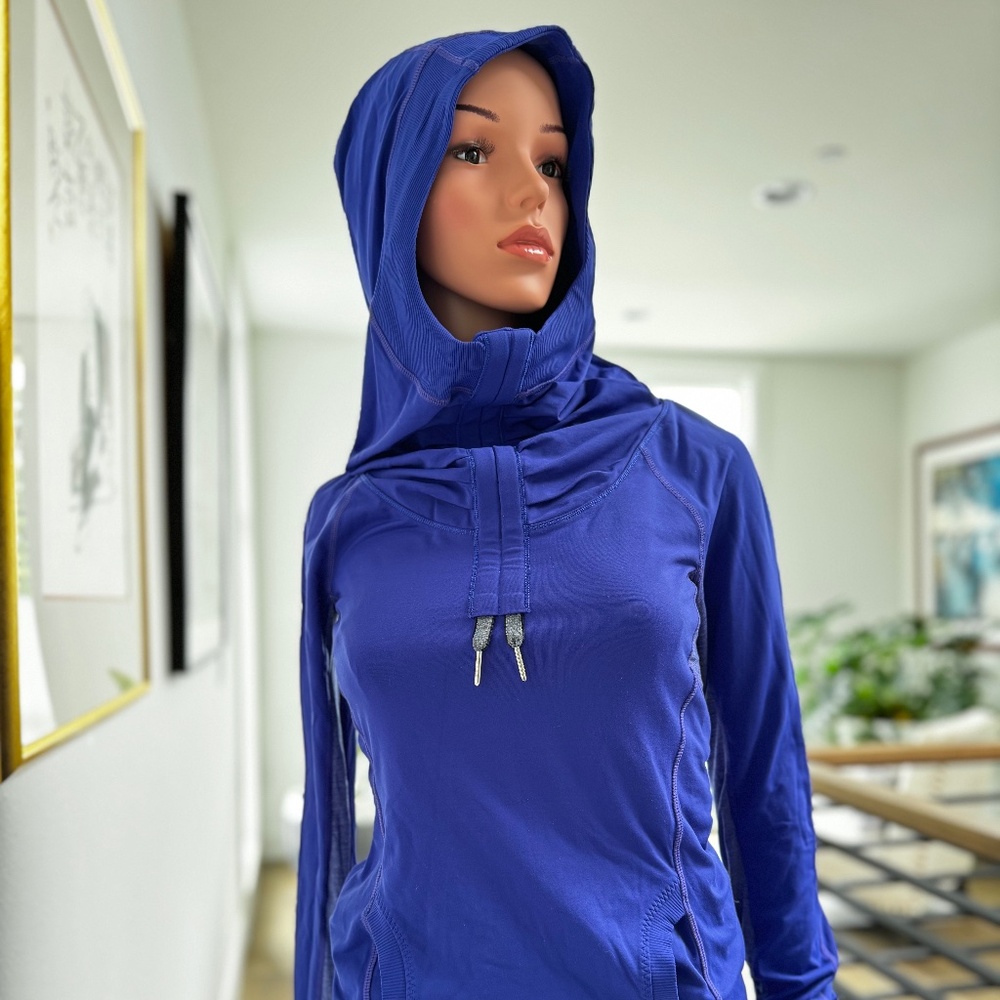 Lululemon medium weight hooded pull over, Size Small